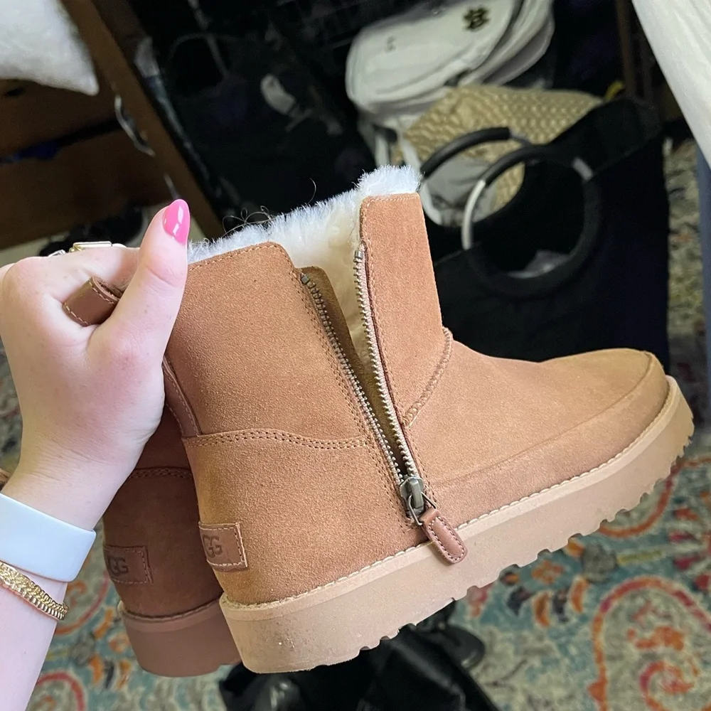 Waterproof mini Ugg boots - Picture 1 of 5
